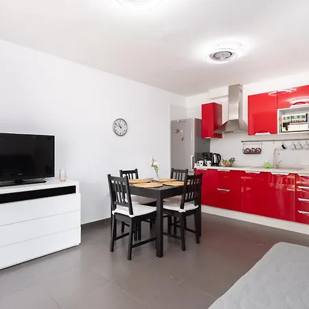Dialez Holidays - Santiago Apartment *